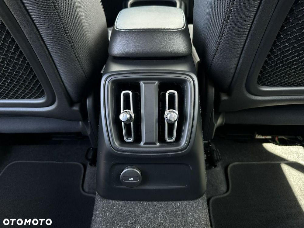 Volvo XC 40 T4 Recharge DKG Inscription Expression - 35