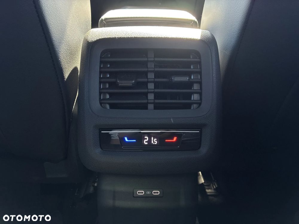 Volkswagen T-Roc 1.5 eTSI R-Line DSG - 16