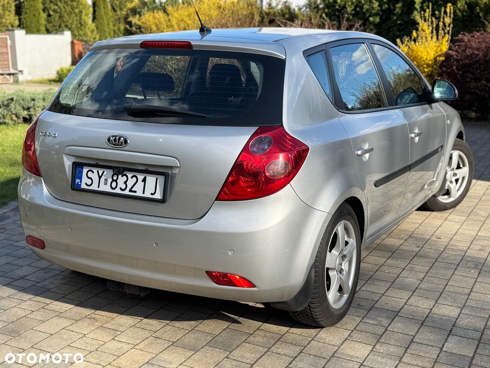 Kia Ceed - 10
