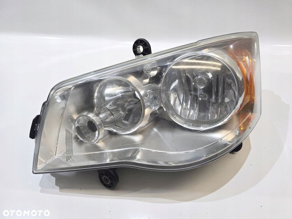 reflektor lampa przód lewy chrysler voyager town country usa 05113337ae - 2