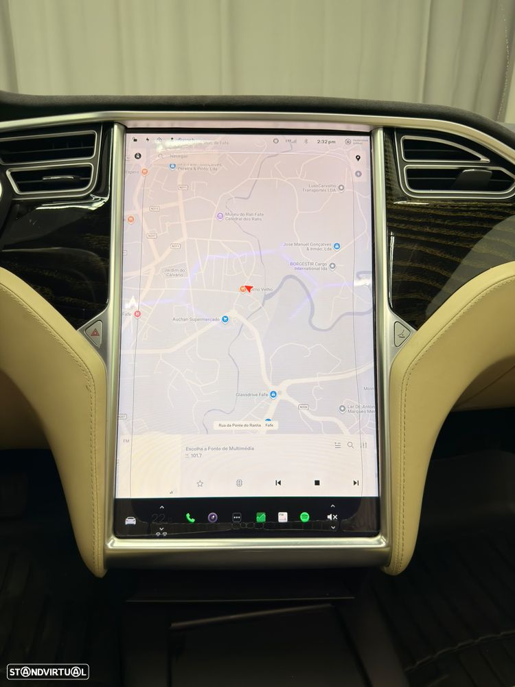 Tesla Model S 90D - 12