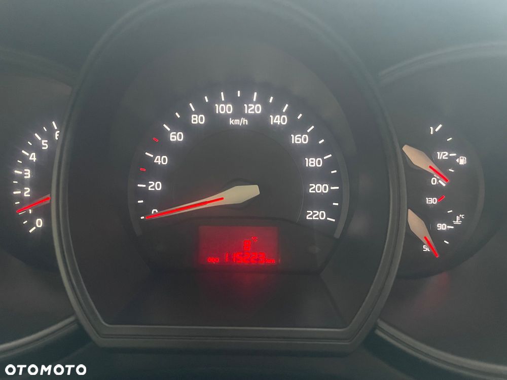 Kia Rio - 8