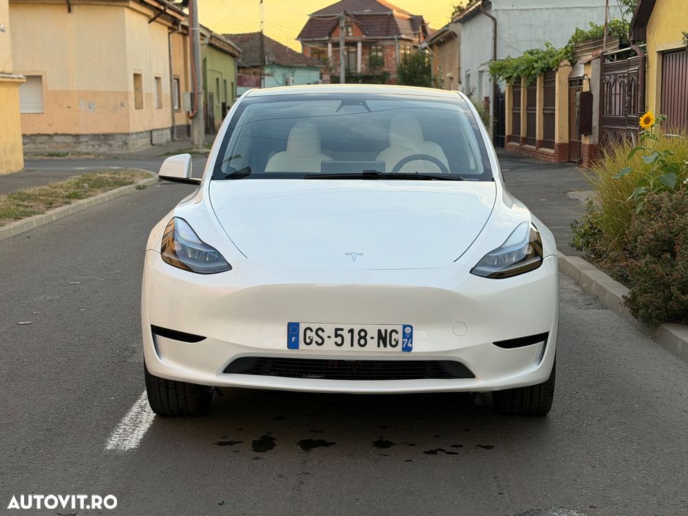 Tesla Model Y - 2