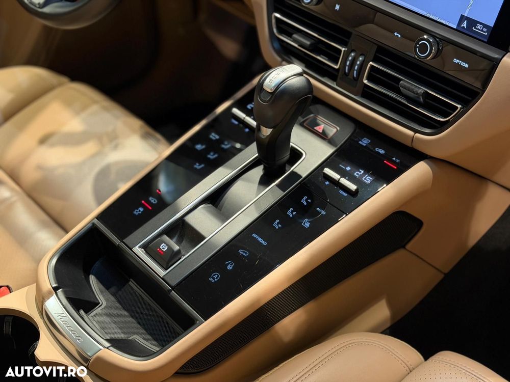 Porsche Macan T - 29