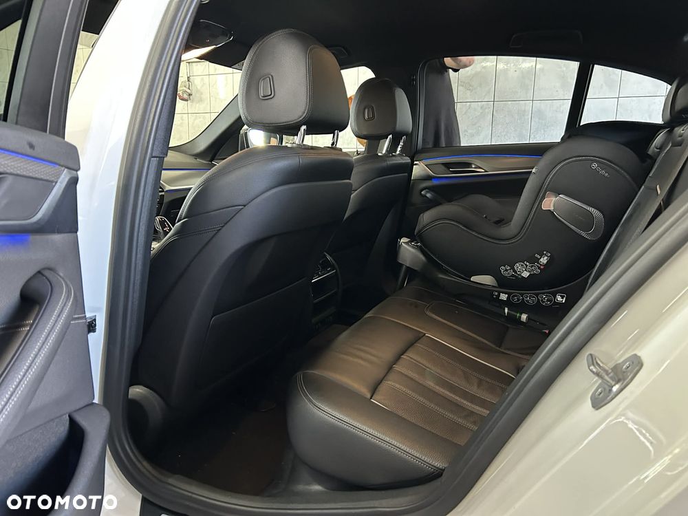 BMW Seria 5 520d xDrive - 9