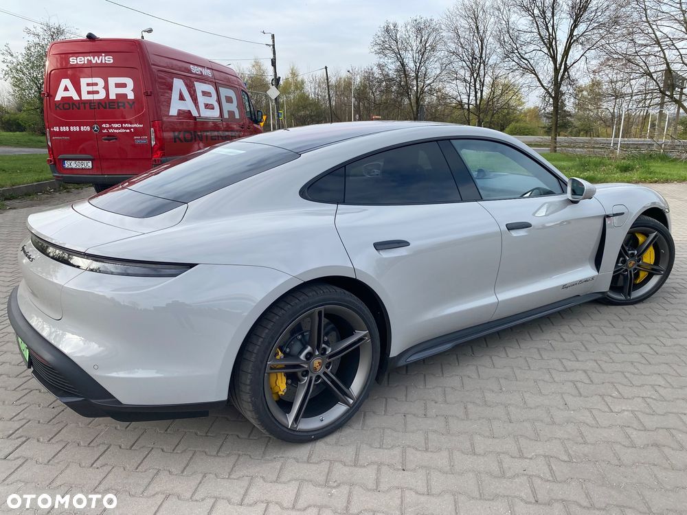 Porsche Taycan - 11