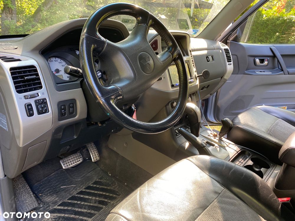 Mitsubishi Pajero 3.2 DI-D Automatik Dakar - 6