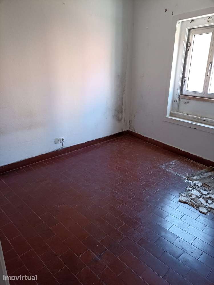 Lote com moradia ampla e adega Matacães - Grande imagem: 2/9