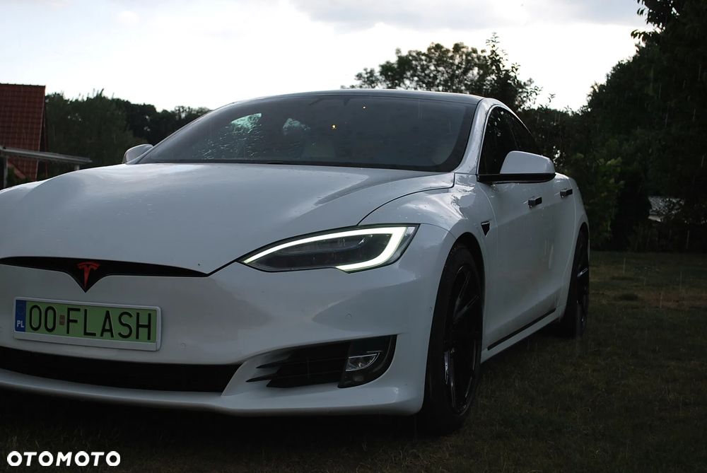 Tesla Model S - 3