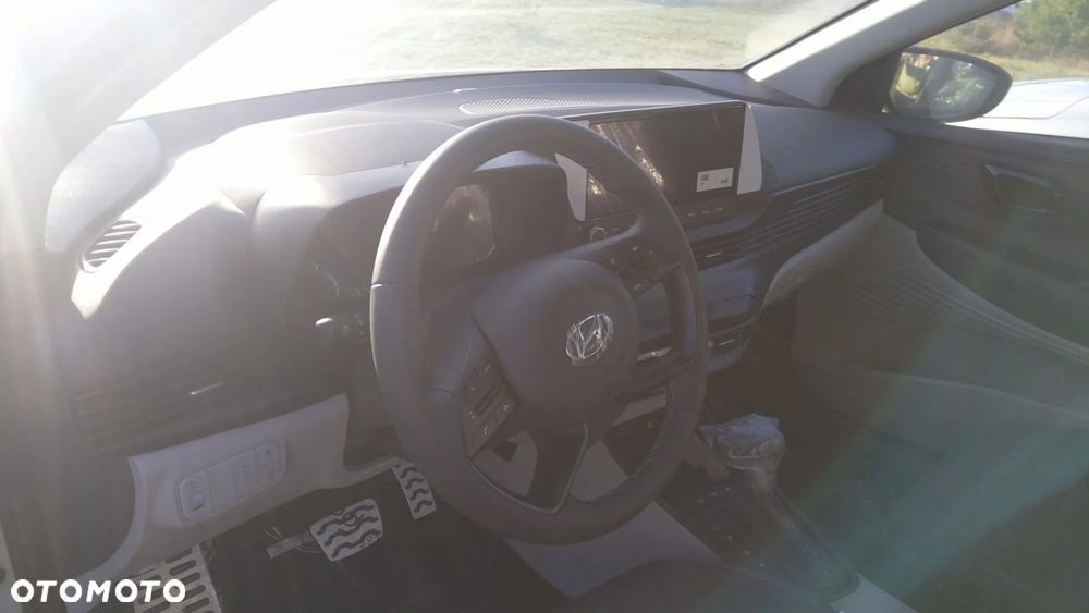 HYUNDAI BAYON konsola poduszka pasy - 1