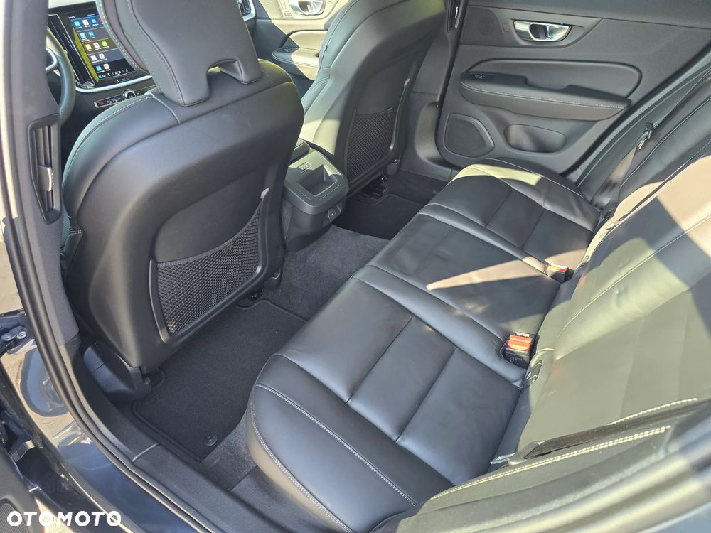 Volvo V60 B4 B DKG Plus Dark - 15