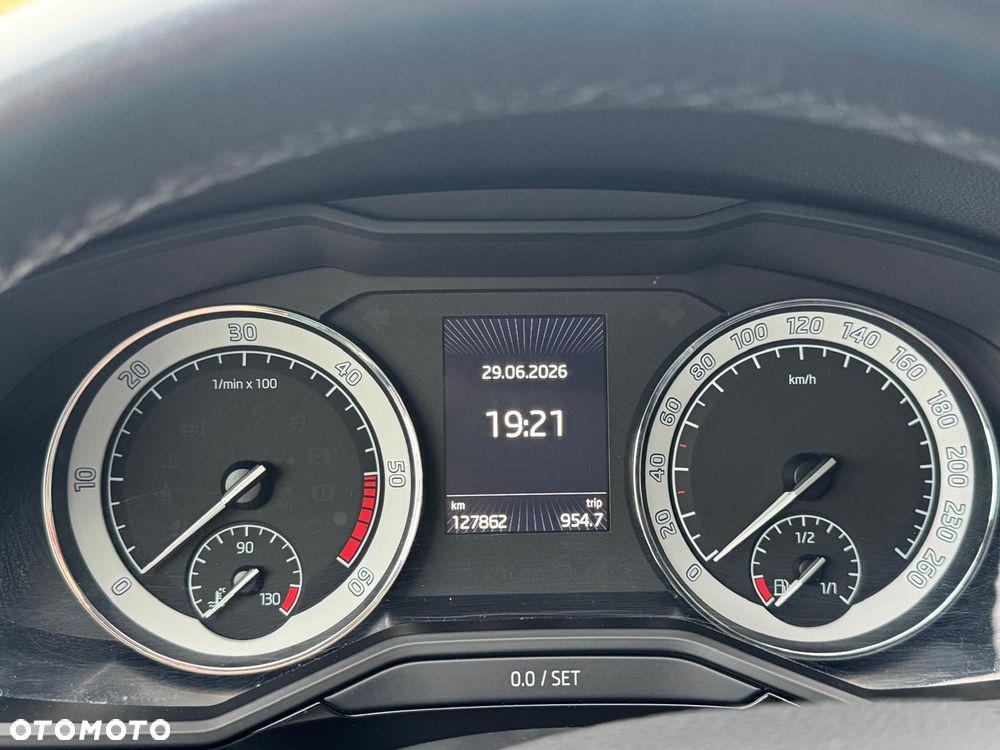 Skoda Superb 2.0 TDI L&K DSG - 13