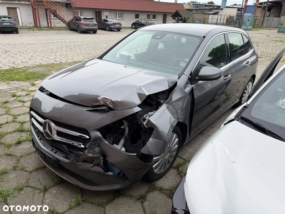 Mercedes-Benz Klasa B 220 4Matic 7G-DCT AMG Line - 6