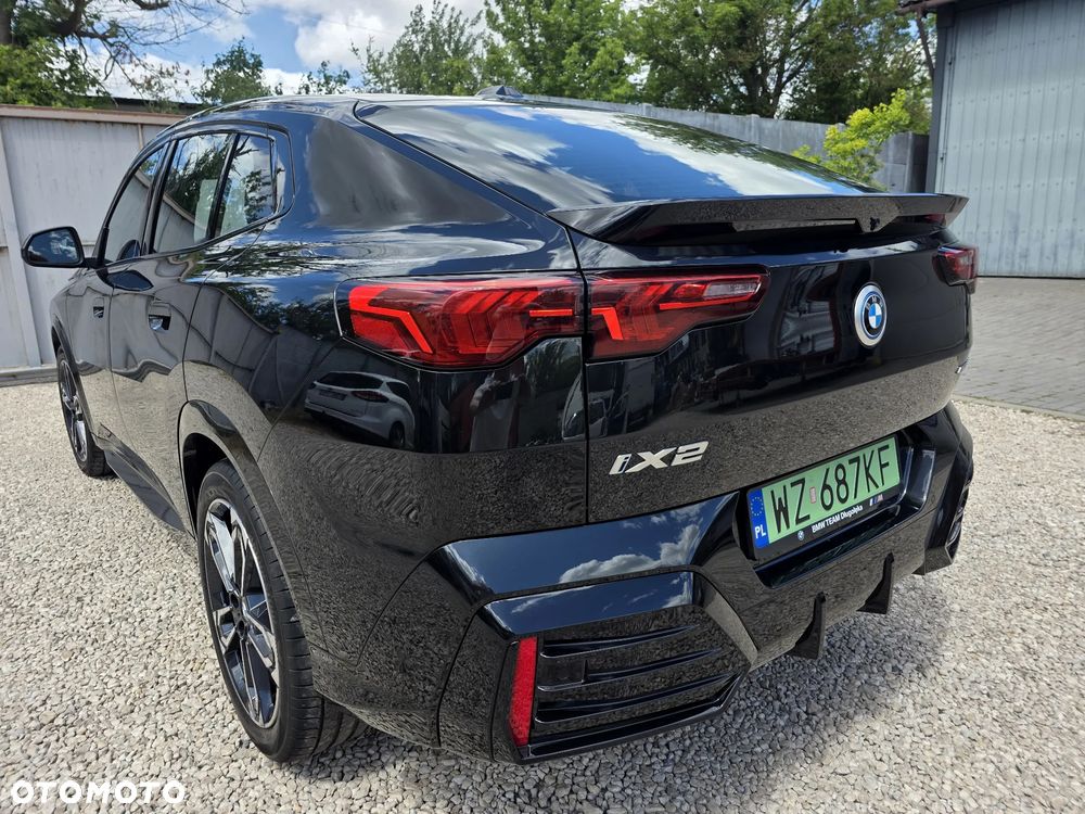 BMW iX2 eDrive20 66.5kWh M Sport - 12