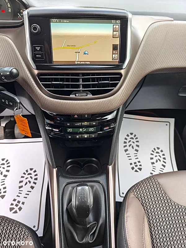 Peugeot 2008 1.2 Pure Tech Style - 13