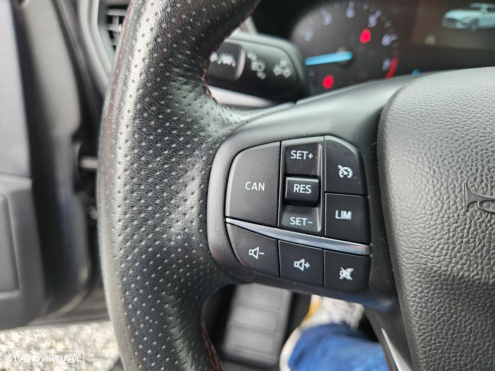 Ford Focus SW 1.0 EcoBoost MHEV ST-Line - 32