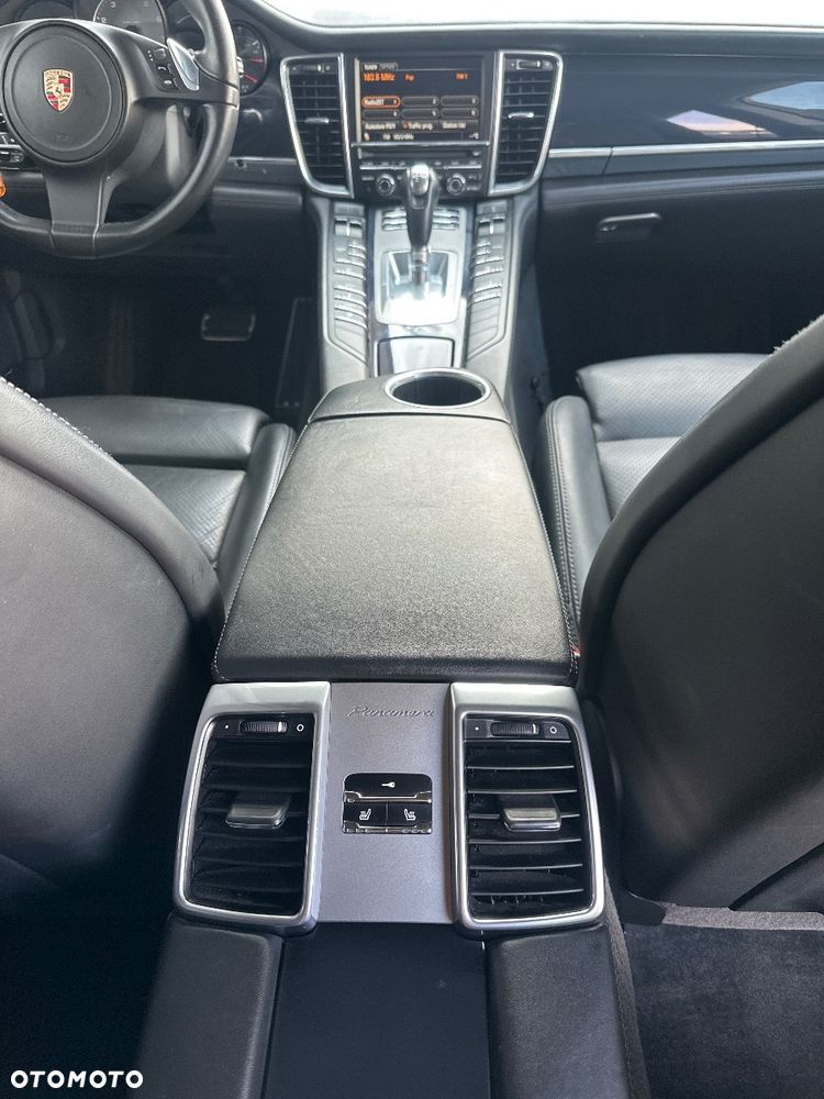Porsche Panamera 4S - 19