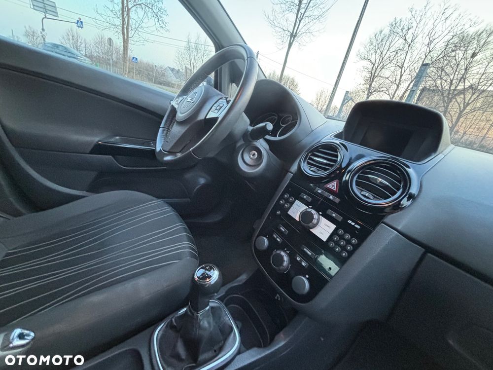 Opel Corsa 1.4 16V Edition - 11