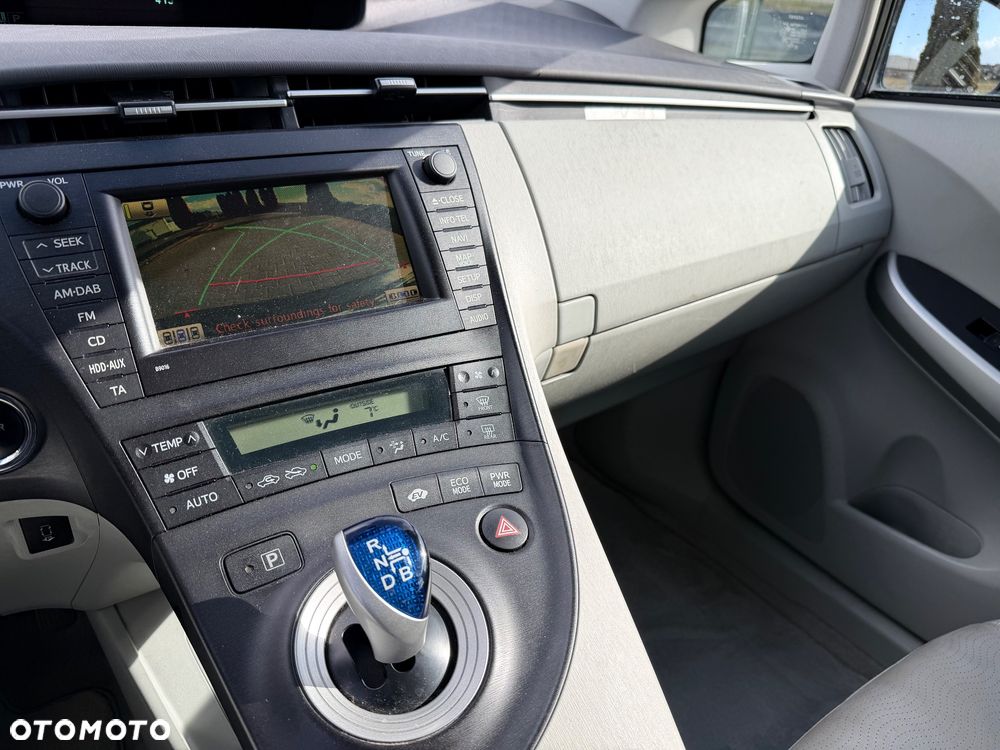 Toyota Prius 1.8 HSD Prestige - 17