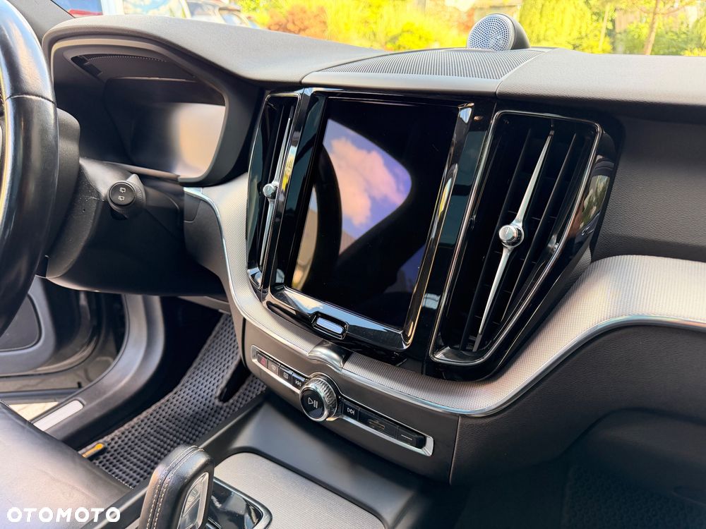 Volvo XC 60 T8 Plug-In Hybrid AWD R-Design - 11