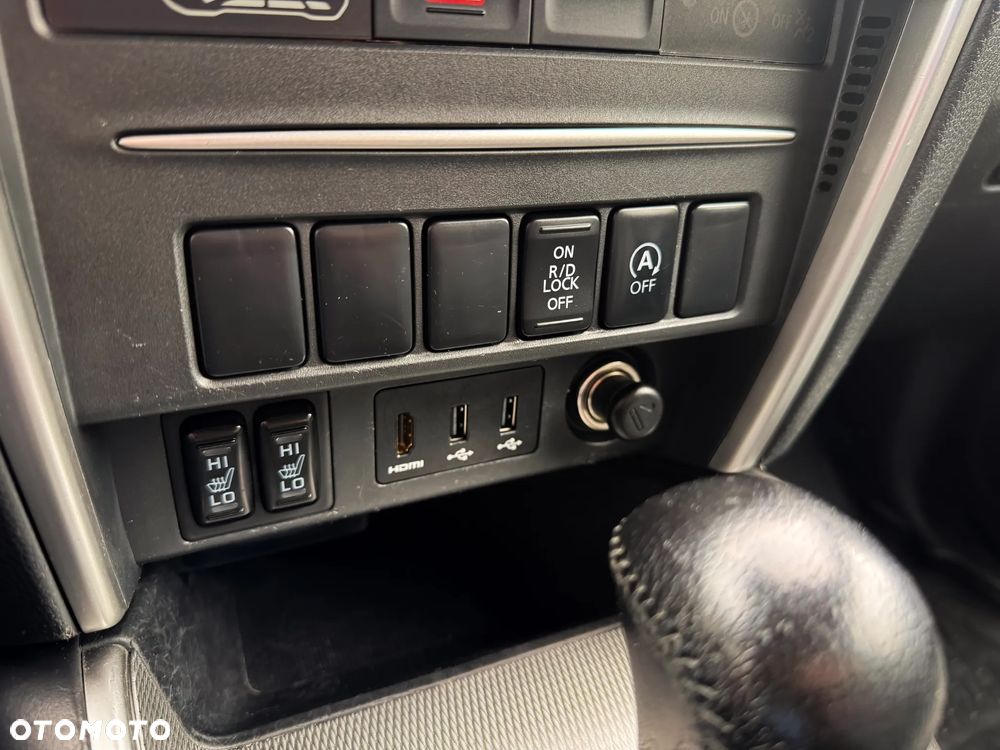 Mitsubishi L200 2.2 d DC Instyle Plus - 31