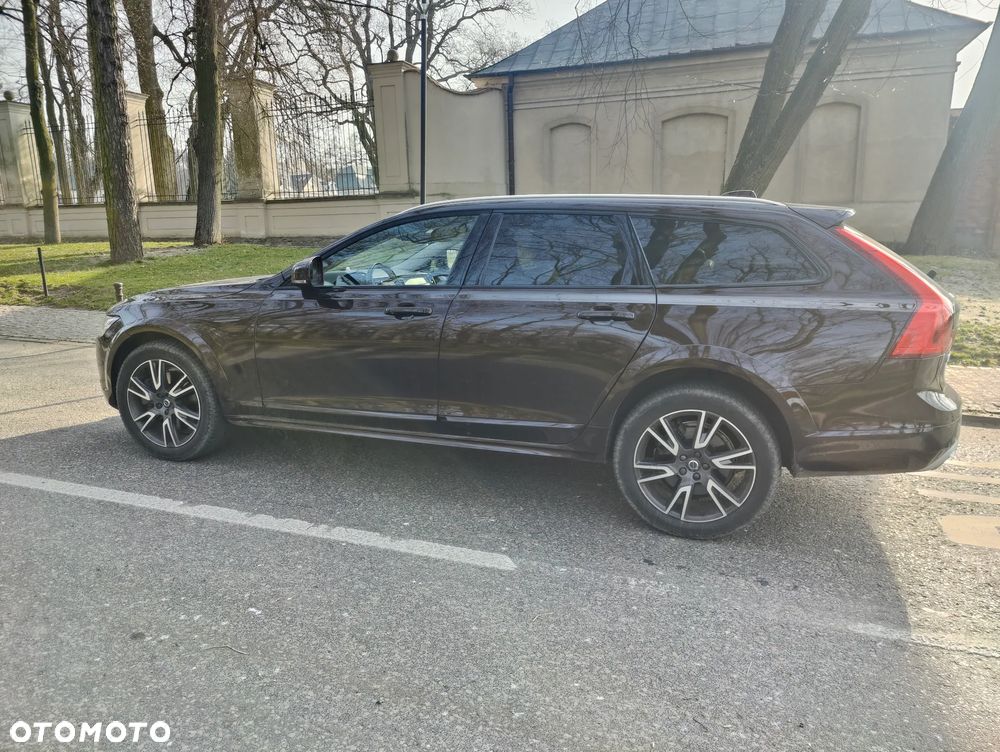 Volvo V90 Cross Country - 12