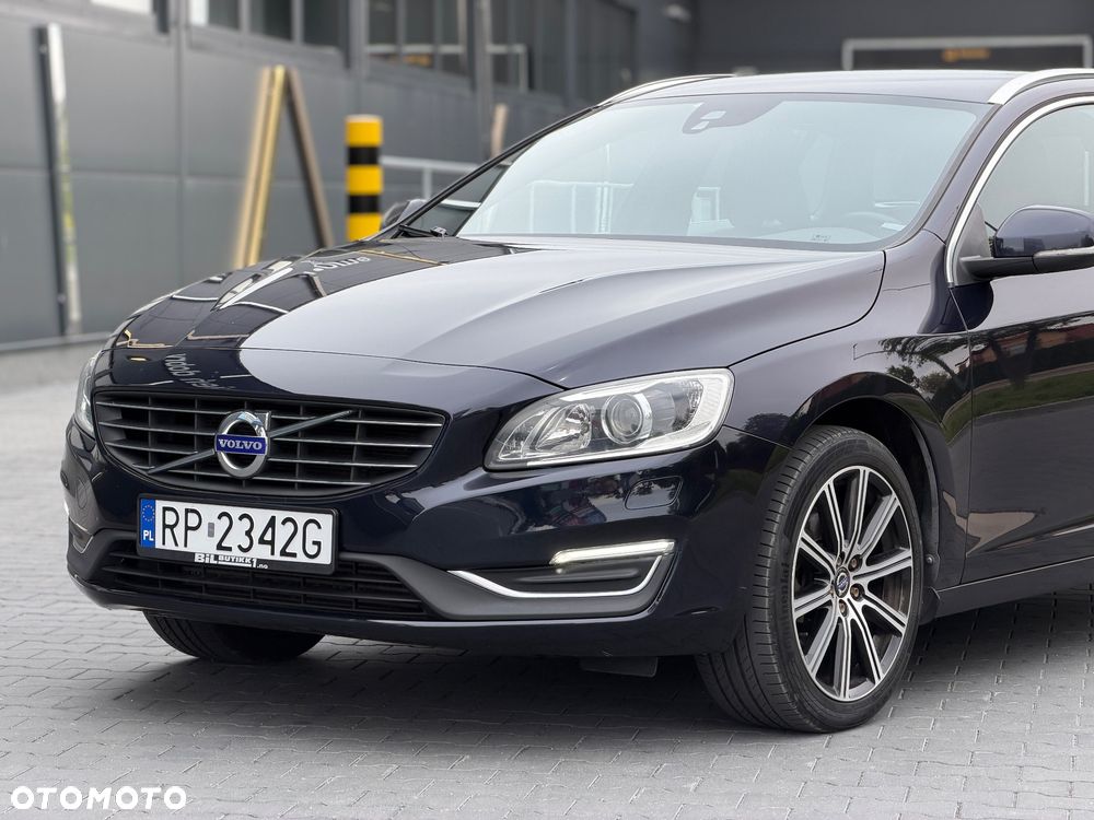 Volvo V60 D2 Geartronic Summum - 2