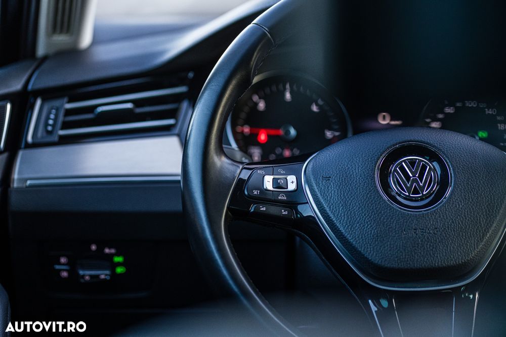 Volkswagen Passat Variant 2.0 TDI DSG 4Motion Highline - 14