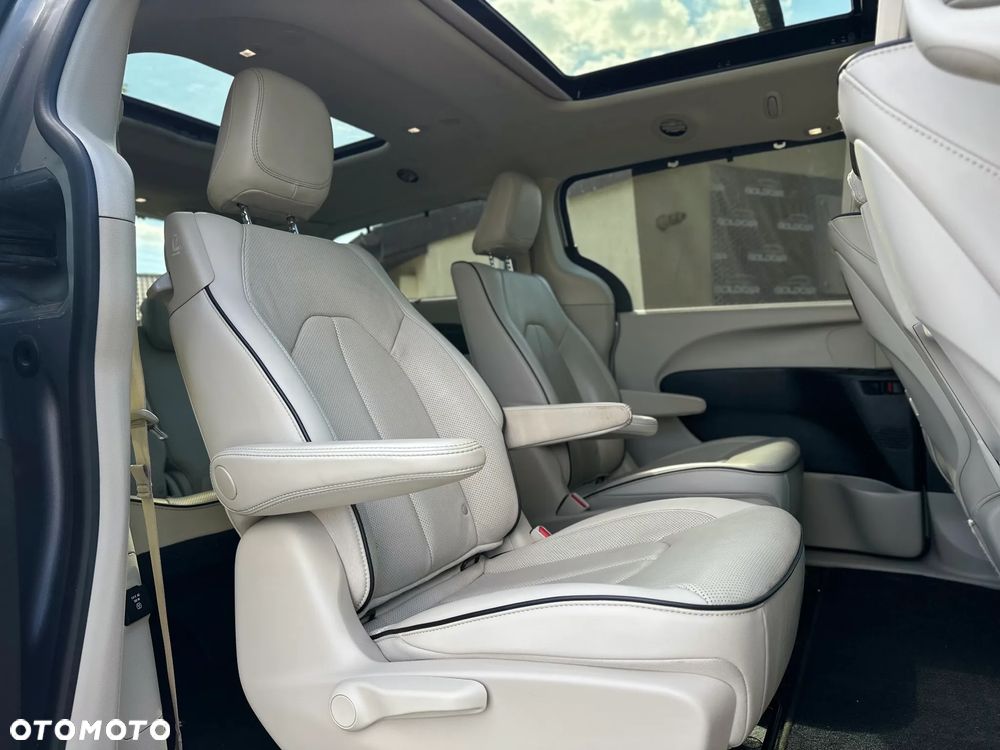 Chrysler Pacifica - 13