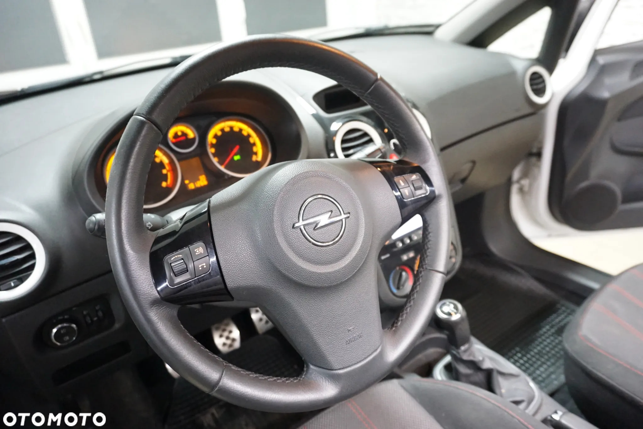 Opel Corsa 1.4 16V Color Edition - 16