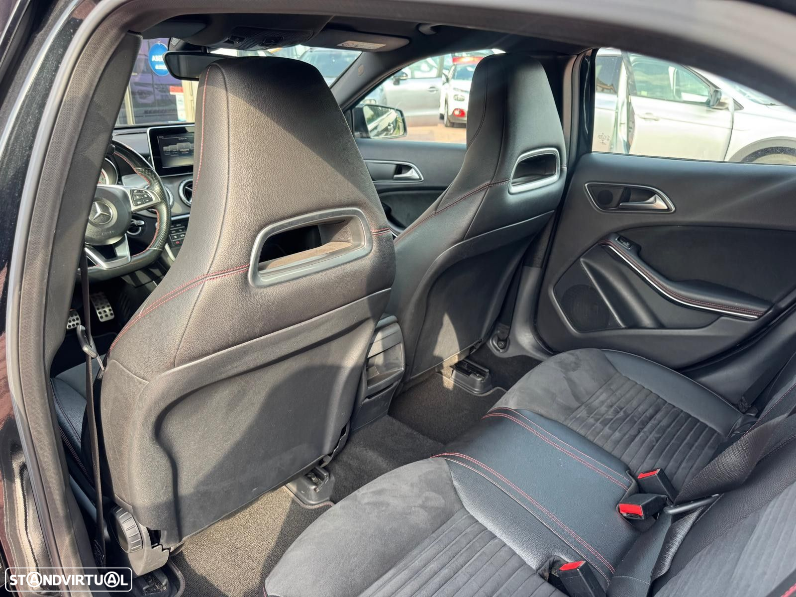 Mercedes-Benz GLA 180 CDi AMG Line - 54
