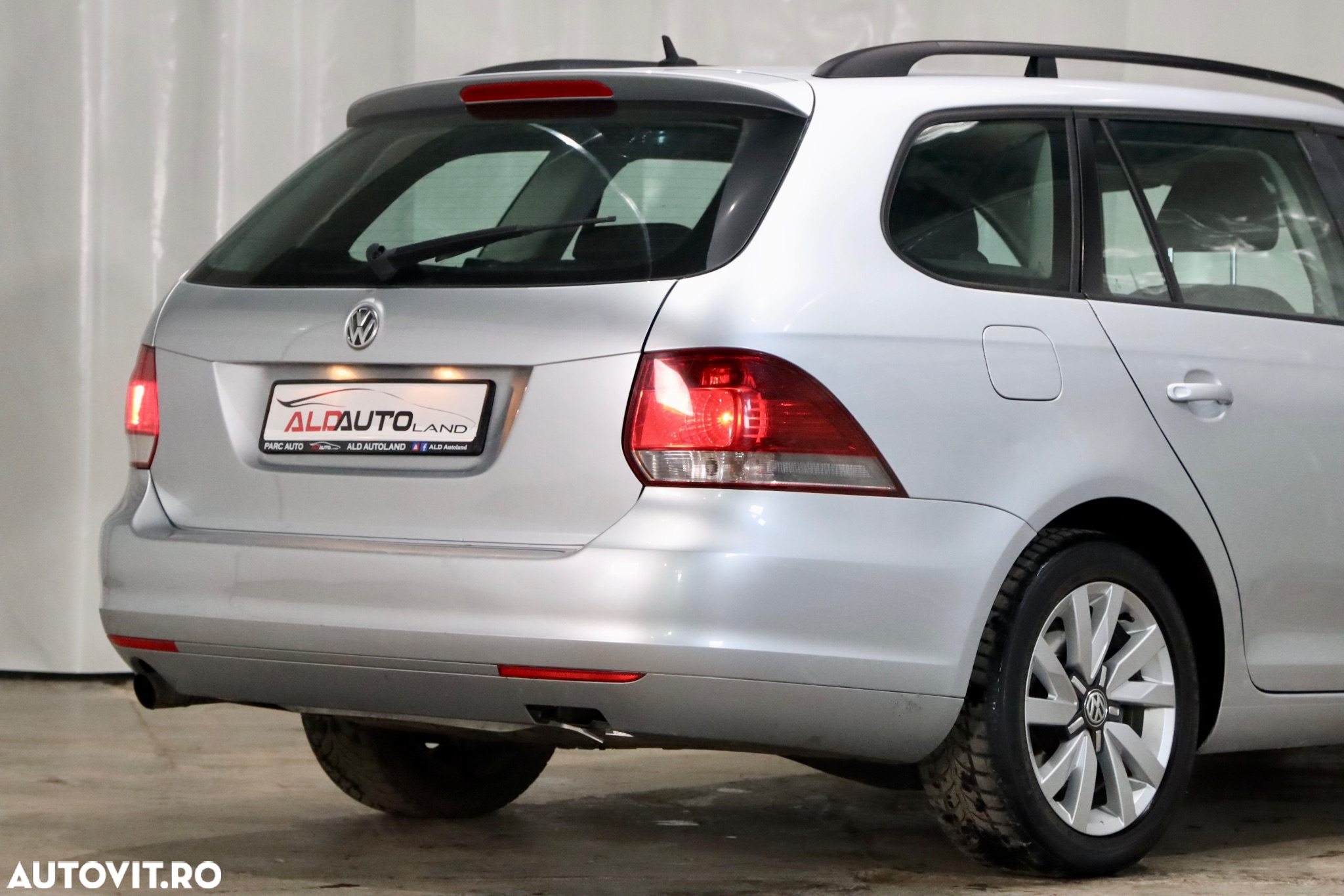 Volkswagen Golf 1.6 TDI BlueMotion Technology DPF Comfortline - 22