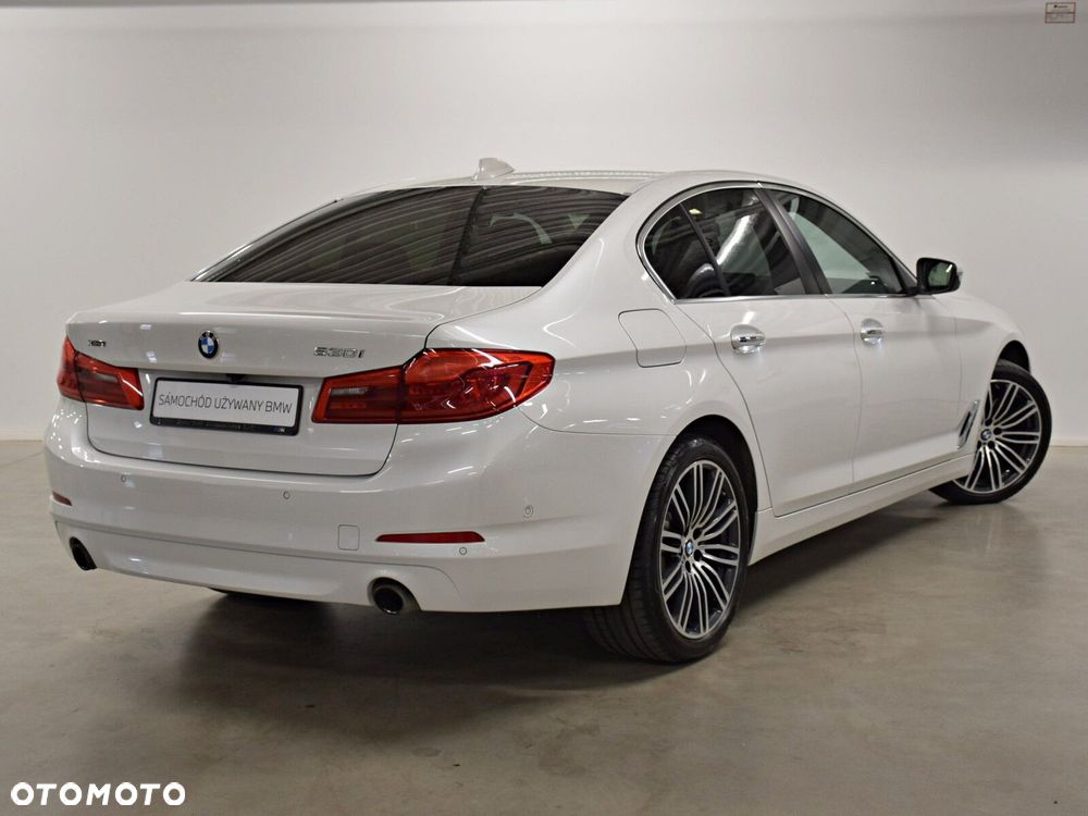 BMW Seria 5 530i GPF xDrive Luxury Line sport - 6