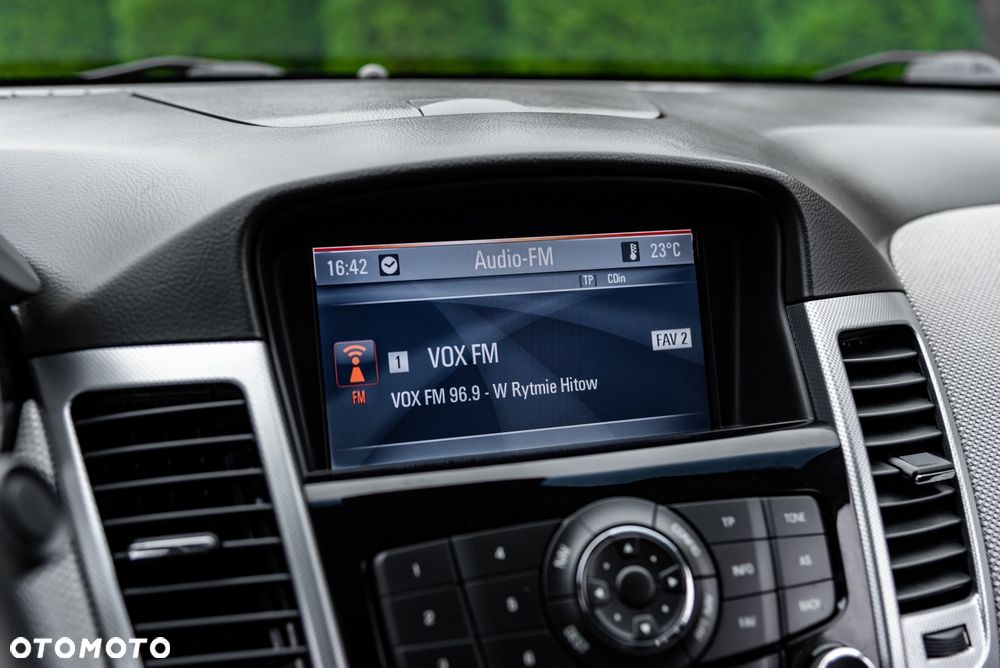 Chevrolet Cruze 1.8 LS - 31