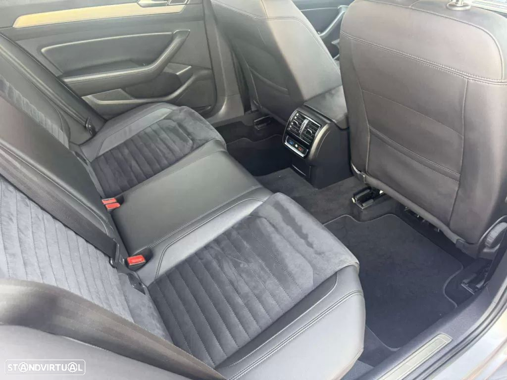 VW Passat Variant 2.0 TDi R-Line DSG - 23