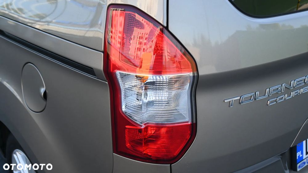 Ford Tourneo Courier 1.0 EcoBoost Titanium - 17