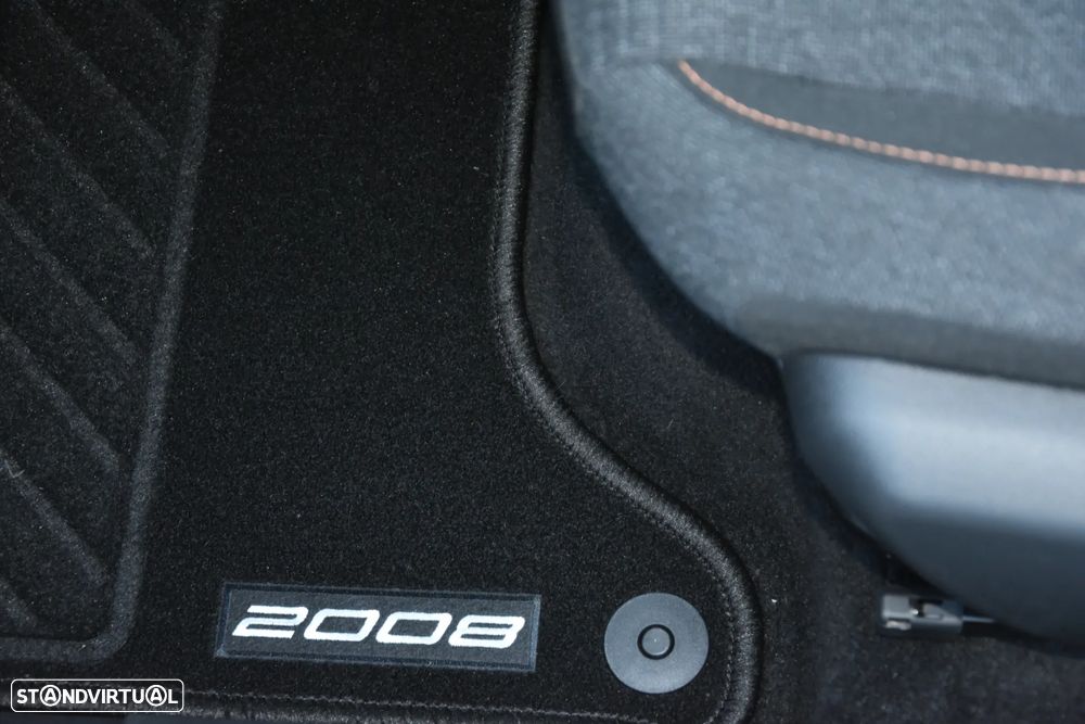 Peugeot 2008 Hybrid 136 e-DSC Style - 13