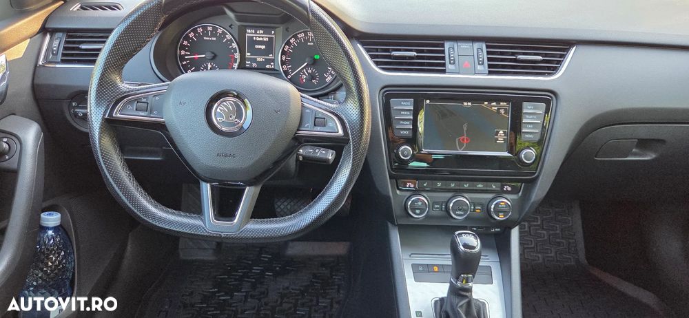 Skoda Octavia 2.0 TDI STYLE DSG - 6