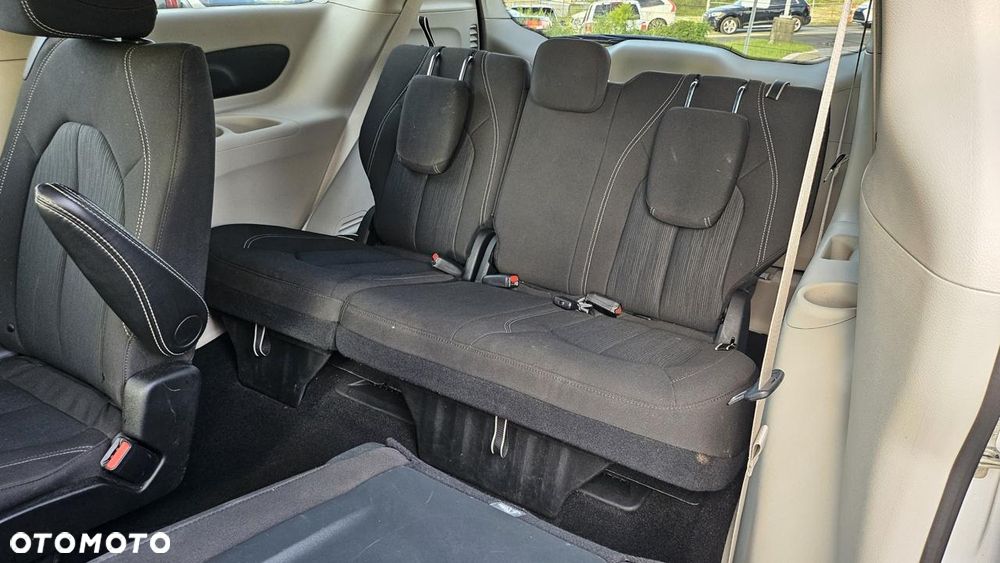 Chrysler Pacifica - 9