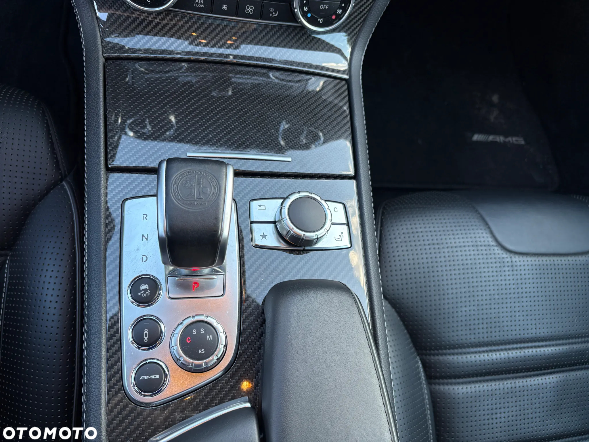 Mercedes-Benz SL 63 AMG AMG Speedshift MCT 7-Gang Sportgetriebe AMG Performance Package - 13