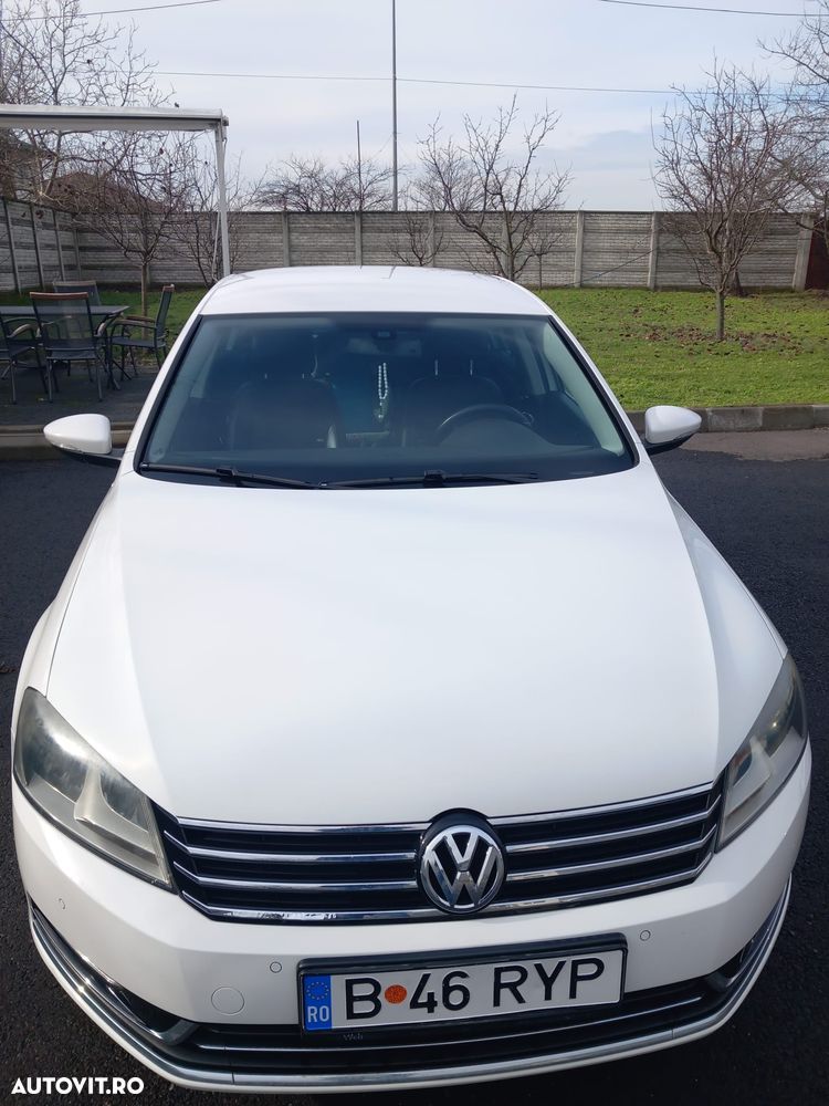 Volkswagen Passat - 1