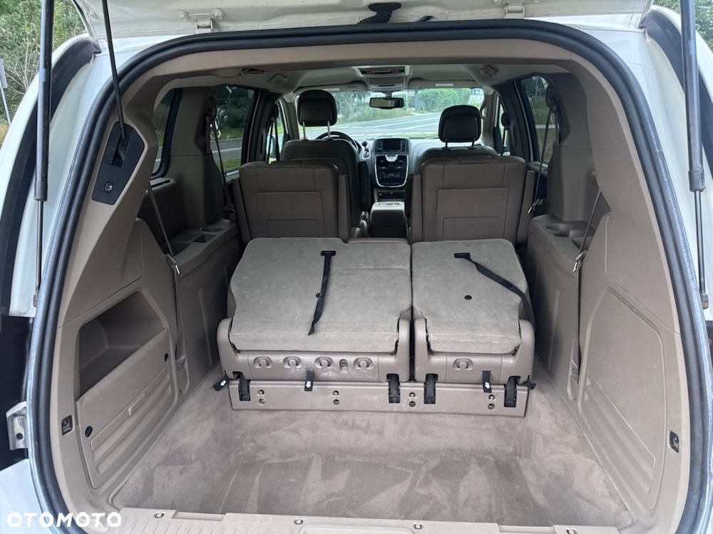Chrysler Town & Country 3.6 Limited - 29