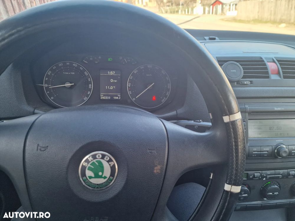 Skoda Octavia 1.6 FSI Ambiente - 11