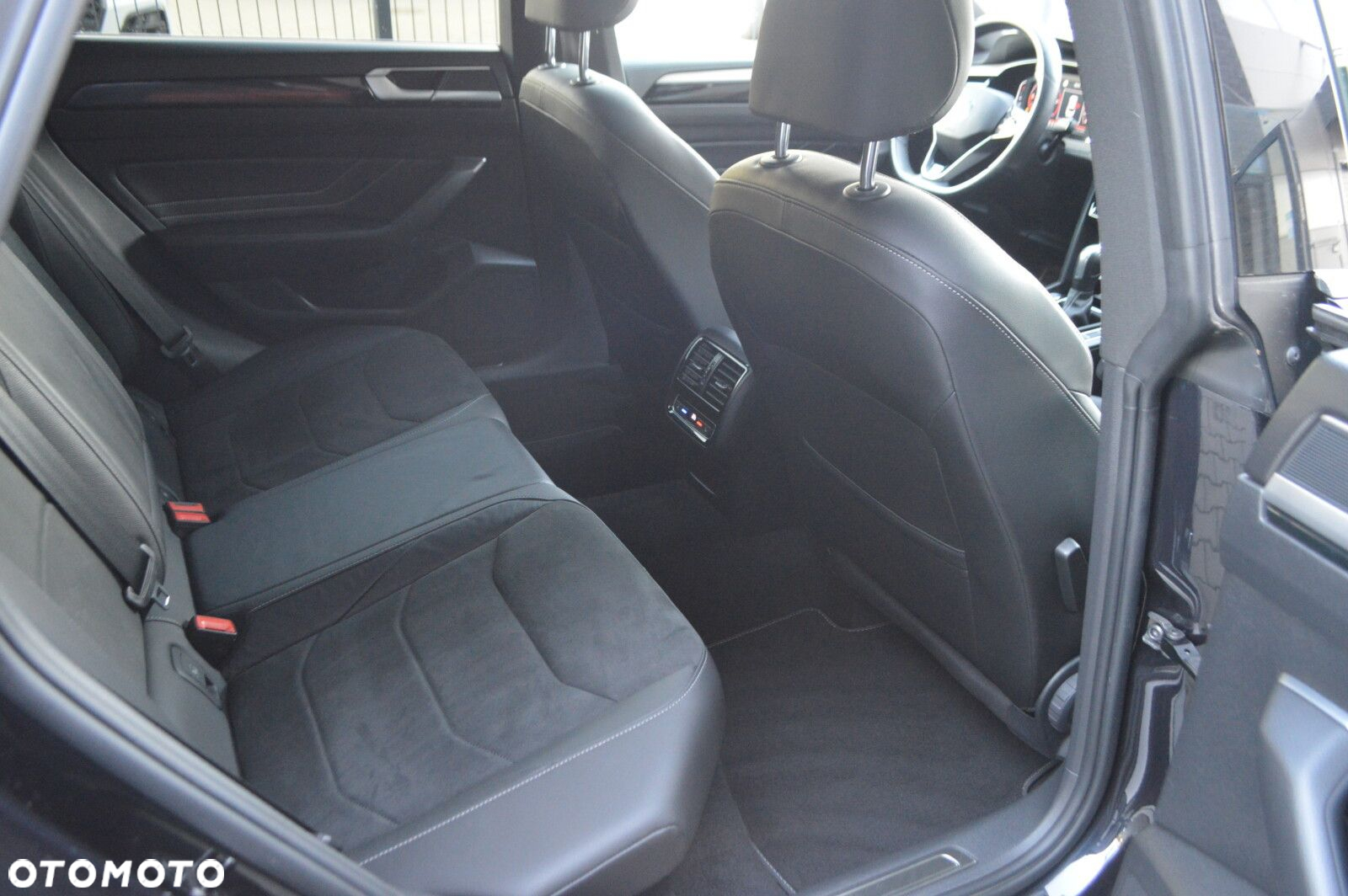 Volkswagen Arteon 2.0 TDI 4Motion R-Line DSG - 26