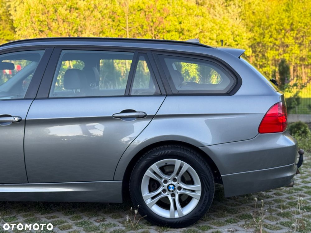 BMW Seria 3 318d DPF Edition Sport - 14