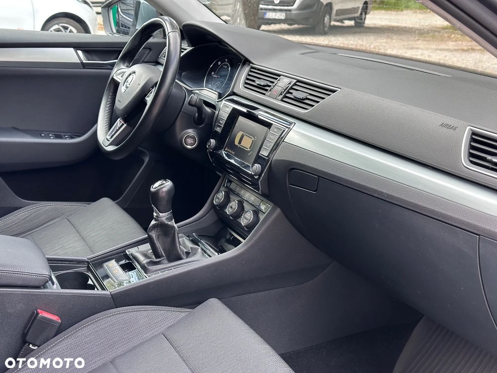 Skoda Superb 2.0 TDI Style - 28