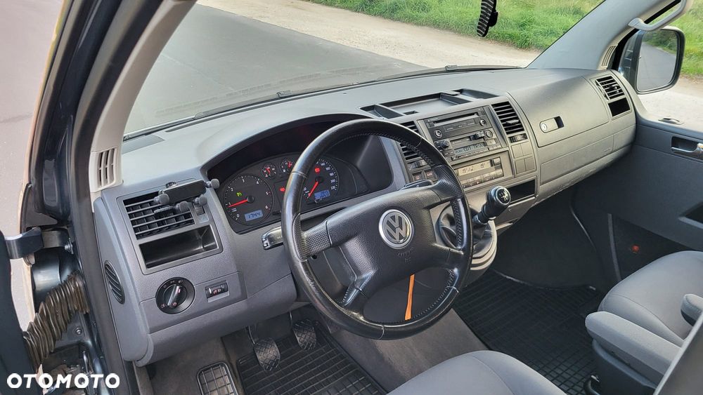 Volkswagen Caravelle - 7