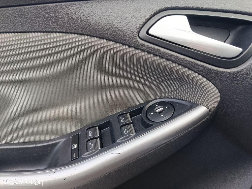 Ford Focus SW 1.6 TDCi Titanium - 23
