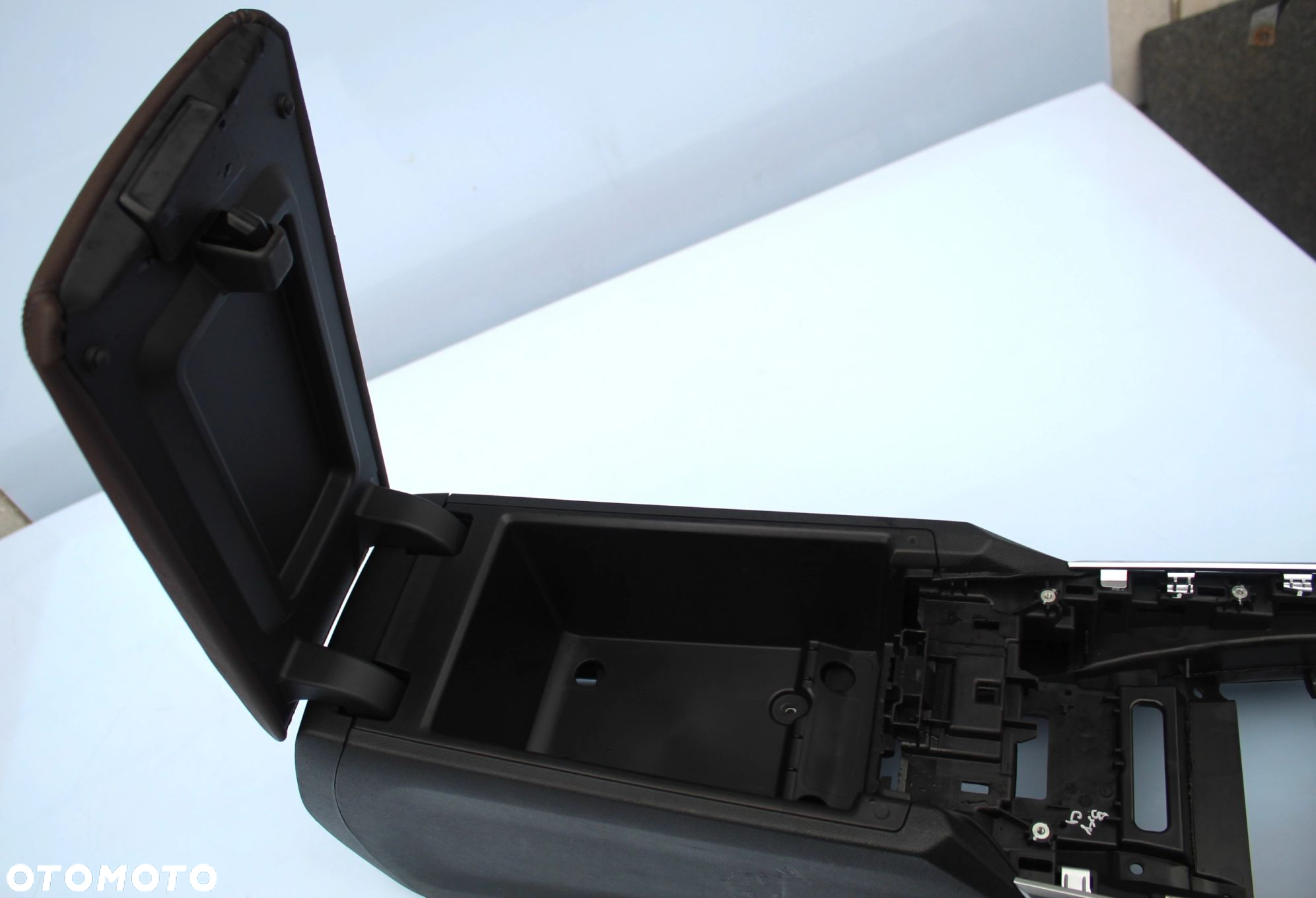 TUNEL ŚRODKOWY PODŁOKIETNIK SCHOWEK CHROM BMW G20 G21 7943110 EUROPA CH - 8