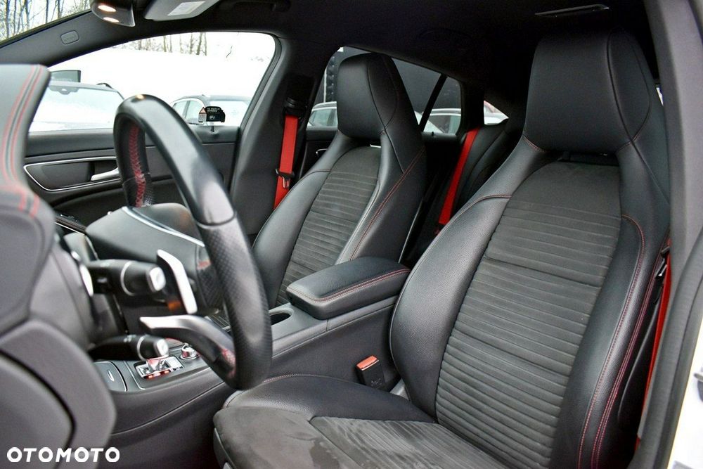 Mercedes-Benz CLA AMG 45 4Matic 7G-DCT - 11